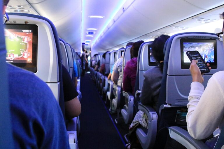 FAA Warns of Escalating Flight Delays Amid Ongoing U.S. Government Shutdown