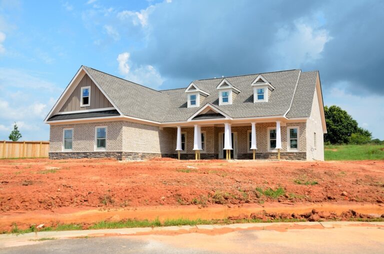 Mortgage Rates Soar: What’s Next for Homebuyers This Fall?